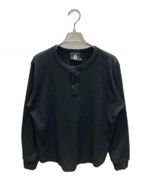 ROKKAN O.C（ロッカン オーシー）の古着「バックプリントヘンリーネックカットソー」｜ブラック