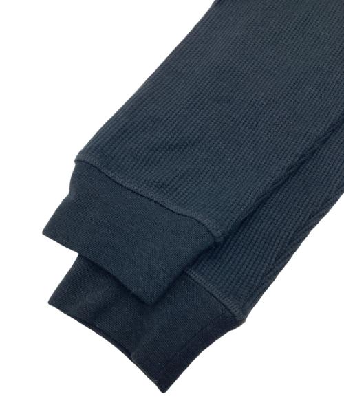 ROKKAN O.C（ロッカン オーシー）ROKKAN O.C (ロッカン オーシー) バックプリントヘンリーネックカットソー ブラック サイズ:SIZE Mの古着・服飾アイテム
