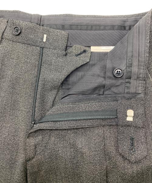 GIVENCHY（ジバンシィ）GIVENCHY (ジバンシィ) タックスラックス グレー サイズ:46の古着・服飾アイテム