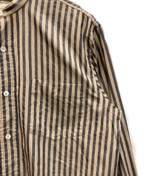 COMOLI（コモリ）COMOLI (コモリ) ストライプバンドカラーシャツ ベージュ×ネイビー サイズ:SIZE 1の古着・服飾アイテム