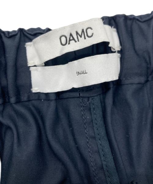 OAMC（オーエーエムシー）OAMC (オーエーエムシー) Cropped Drawcord Trousers ネイビー サイズ:SIZE Sの古着・服飾アイテム