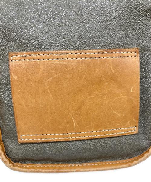 C.P COMPANY（シーピーカンパニー）C.P COMPANY (シーピーカンパニー) ショルダーバッグ カーキ×ブラウン サイズ:下記参照の古着・服飾アイテム