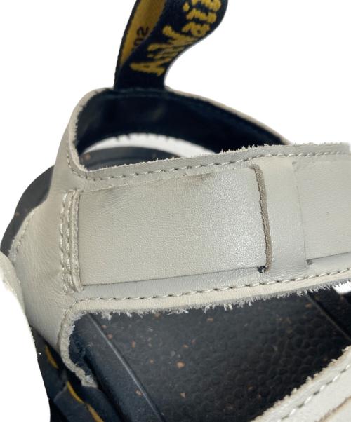 Dr.Martens（ドクターマーチン）Dr.Martens (ドクターマーチン) RICKI 3 STRAP SANDAL ベージュ サイズ:SIZE 24の古着・服飾アイテム
