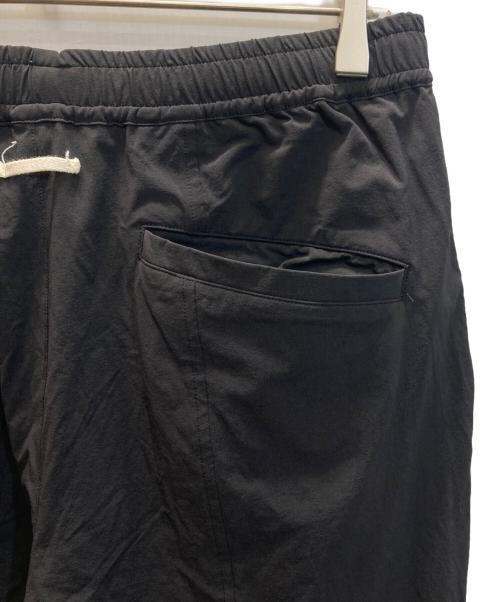 Maison Kinema（メゾン キネマ）Maison Kinema (メゾン キネマ) Nylon easy pants ブラック サイズ:Lの古着・服飾アイテム