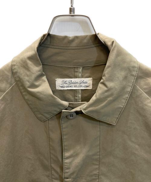 REMI RELIEF（レミレリーフ）REMI RELIEF (レミレリーフ) BEAMS PLUS (ビームスプラス) 別注 Balmacaan Coat  ステンカラーコート ベージュ サイズ:SIZE Lの古着・服飾アイテム