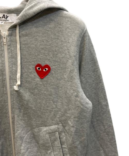PLAY COMME des GARCONS（プレイコムデギャルソン）PLAY COMME des GARCONS (プレイコムデギャルソン) ハートワッペンジップパーカー グレー サイズ:サイズ　Mの古着・服飾アイテム