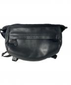 COACHコーチ）の古着「TERRAIN PACK IN PERFORATED LEATHER テリアン パフォレイテッド レザー ボディー バッグ」｜ブラック