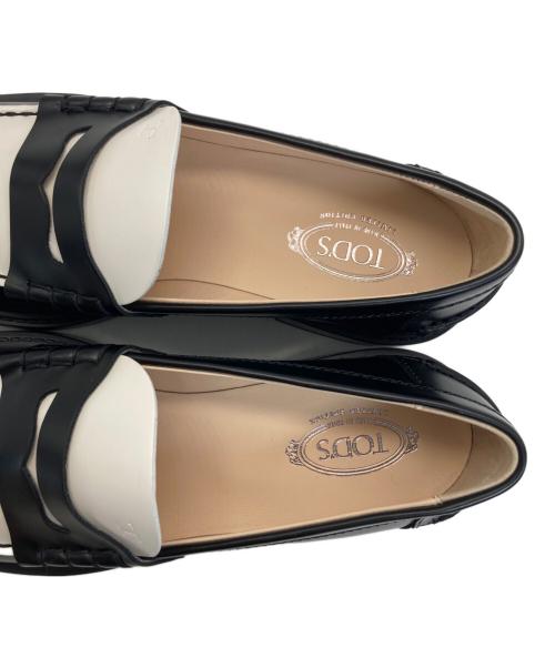 TOD'S（トッズ）TOD'S (トッズ) GOMMA BASSO 59C MOCASSINO バイカラー ローファー ホワイト×ブラック サイズ:SIZE 36の古着・服飾アイテム