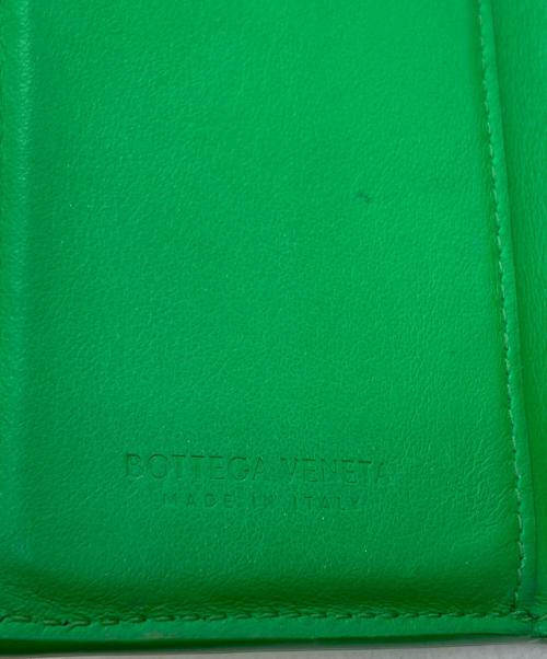 BOTTEGA VENETA（ボッテガベネタ）BOTTEGA VENETA (ボッテガベネタ) マキシイントレチャートカセット 3つ折り財布 パラキート グリーン サイズ:下記参照の古着・服飾アイテム