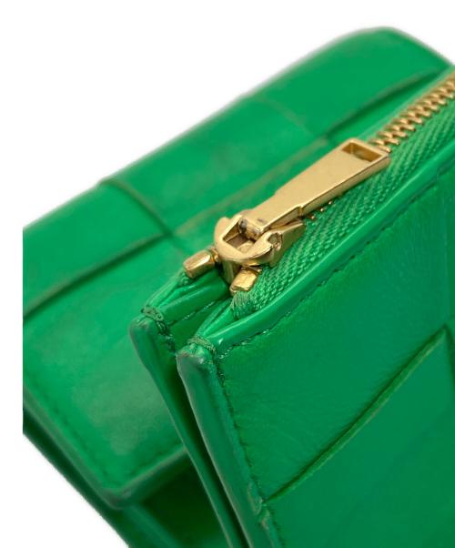BOTTEGA VENETA（ボッテガベネタ）BOTTEGA VENETA (ボッテガベネタ) マキシイントレチャートカセット 3つ折り財布 パラキート グリーン サイズ:下記参照の古着・服飾アイテム