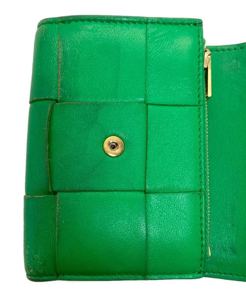 BOTTEGA VENETA（ボッテガベネタ）BOTTEGA VENETA (ボッテガベネタ) マキシイントレチャートカセット 3つ折り財布 パラキート グリーン サイズ:下記参照の古着・服飾アイテム