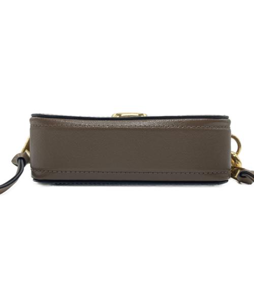 MARC JACOBS（マークジェイコブス）MARC JACOBS (マークジェイコブス) SNAPSHOT ショルダーバッグ ベージュの古着・服飾アイテム