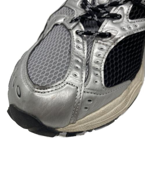 asics（アシックス）asics (アシックス) GEL-NIMBUS 10.1 | White/Obsidian Grey ブラック×シルバー サイズ:CM29.5の古着・服飾アイテム