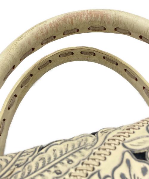 Carving Tribes（カービングトライブス）Carving Tribes (カービングトライブス) ハンドバッグ ホワイトの古着・服飾アイテム
