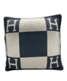 HERMES（エルメス）の古着「Hロゴ クッション ブラック」