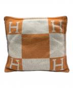 HERMESエルメス）の古着「Hロゴ クッション オレンジ」
