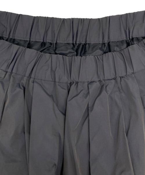 IENA（イエナ）IENA (イエナ) メモリータフタランダムタックスカート グレー サイズ:S 未使用品の古着・服飾アイテム