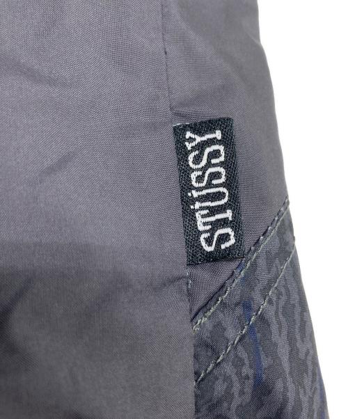 stussy（ステューシー）stussy (ステューシー) アニマル柄切替ナイロンジャケット グレー サイズ:Sの古着・服飾アイテム