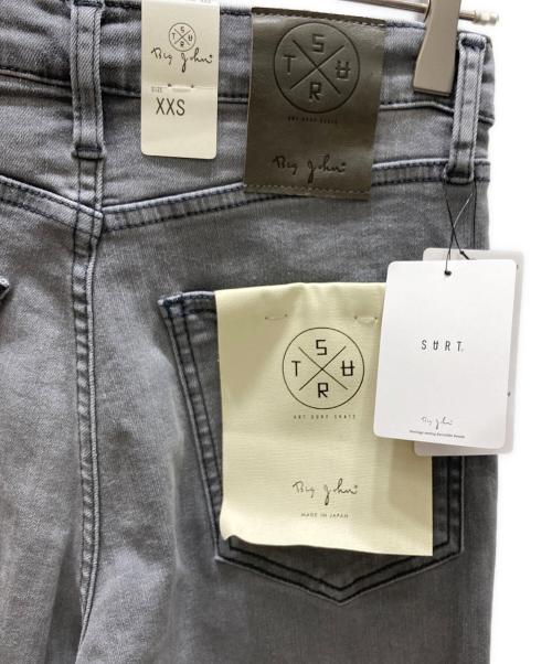BIG JOHN（ビッグジョン）BIG JOHN (ビッグジョン) SURT (サート) CLASSIC FLARE DENIM グレー サイズ:SIZE XXS 未使用品の古着・服飾アイテム