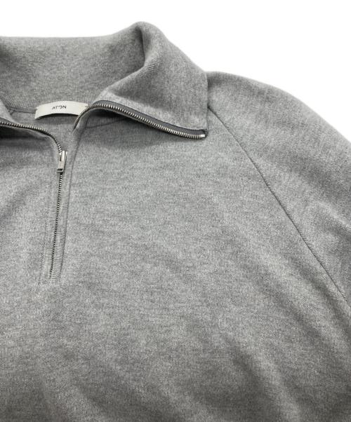 ATON（エイトン）ATON (エイトン) 50/3 ORGANIC SMOOTH HALF ZIP SWEATER グレー サイズ:2の古着・服飾アイテム