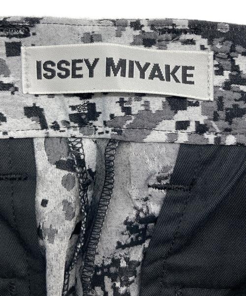 ISSEY MIYAKE（イッセイミヤケ）ISSEY MIYAKE (イッセイミヤケ) 立体模様 グラフィック シワ加工パンツ ブラック×グレー サイズ:SIZE 2の古着・服飾アイテム
