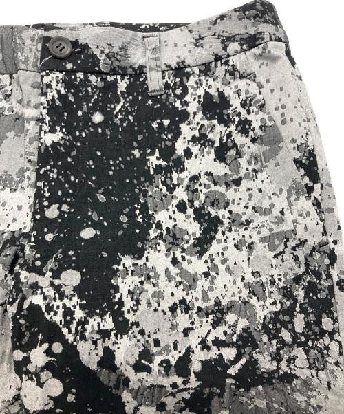ISSEY MIYAKE（イッセイミヤケ）ISSEY MIYAKE (イッセイミヤケ) 立体模様 グラフィック シワ加工パンツ ブラック×グレー サイズ:SIZE 2の古着・服飾アイテム
