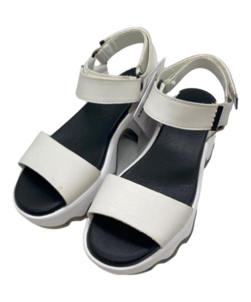 SOREL（ソレル）SOREL (ソレル) キネティック オーラ ワイストラップ 厚底サンダル ホワイト サイズ:23.5cmの古着・服飾アイテム
