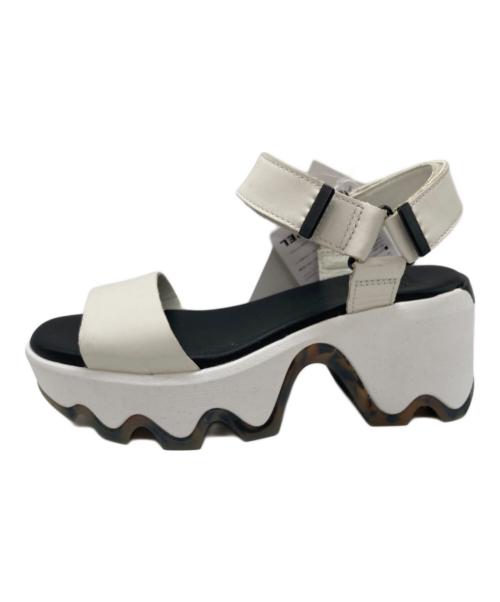 SOREL（ソレル）SOREL (ソレル) キネティック オーラ ワイストラップ 厚底サンダル ホワイト サイズ:23.5cmの古着・服飾アイテム