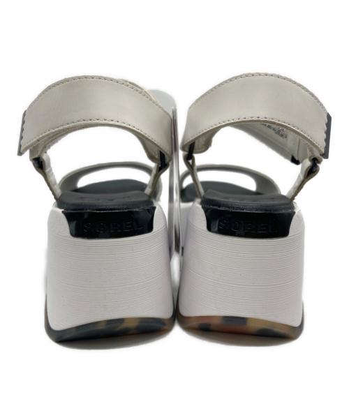 SOREL（ソレル）SOREL (ソレル) キネティック オーラ ワイストラップ 厚底サンダル ホワイト サイズ:23.5cmの古着・服飾アイテム