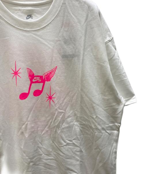 NIKE SB（ナイキエスビー）NIKE SB (ナイキエスビー) Club 58 FC Tee ホワイト サイズ:L 未使用品の古着・服飾アイテム