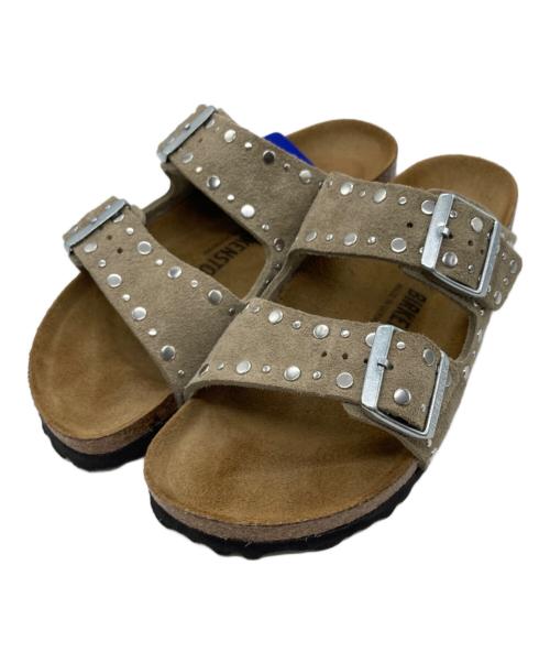 BIRKENSTOCK（ビルケンシュトック）BIRKENSTOCK (ビルケンシュトック) ARIZONA RIVET サンダル ベージュ サイズ:24.5の古着・服飾アイテム