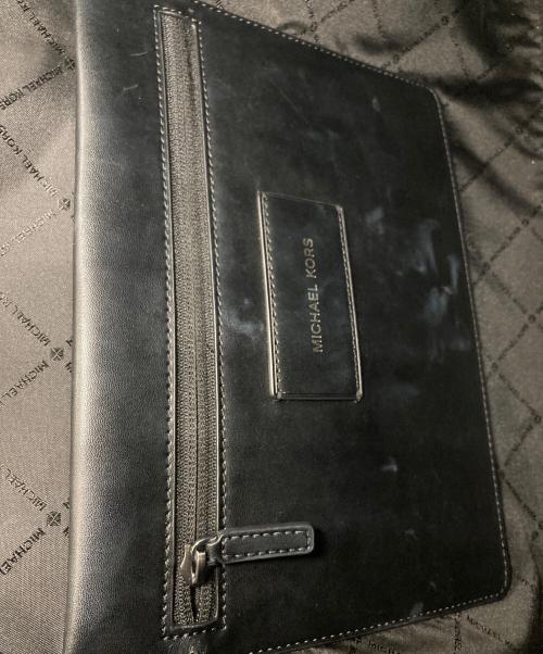 MICHAEL KORS（マイケルコース）MICHAEL KORS (マイケルコース) クーパー エンボスロゴ レザートートバッグ ベージュの古着・服飾アイテム