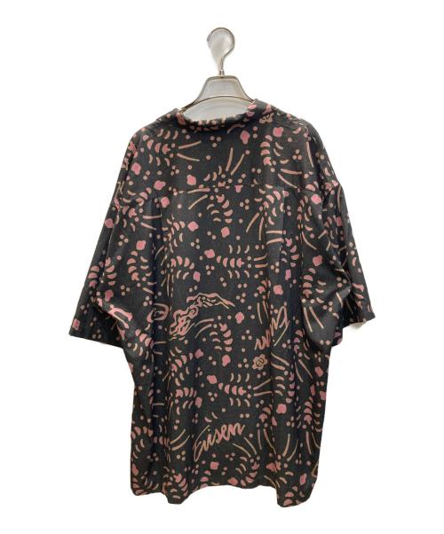 EVISEN（エビセン）EVISEN (エビセン) SHRIMP CHIRASHI STRETCH SHIRT ブラック×ピンク サイズ:SIZE XLの古着・服飾アイテム