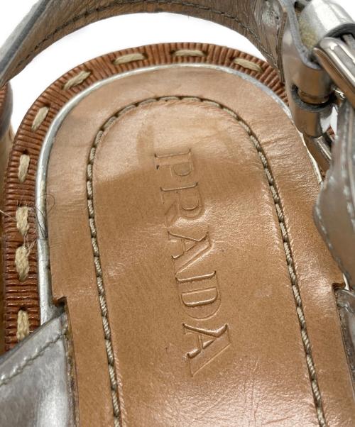PRADA（プラダ）PRADA (プラダ) メタリックシルバー クロスストラップサンダル シルバー×ベージュ サイズ:下記参照の古着・服飾アイテム