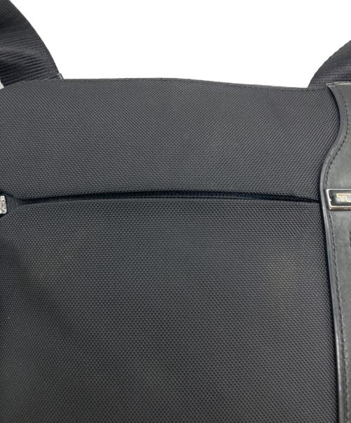 TUMI（トゥミ）TUMI (トゥミ) ARRIVE McCarren Zip Top Crossbody アリーヴェ マッカラン ジップ トップ クロスボディ バッグ ブラックの古着・服飾アイテム