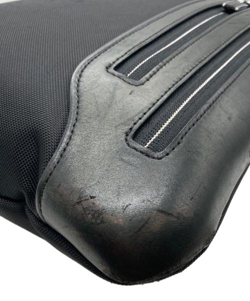 TUMI（トゥミ）TUMI (トゥミ) ARRIVE McCarren Zip Top Crossbody アリーヴェ マッカラン ジップ トップ クロスボディ バッグ ブラックの古着・服飾アイテム