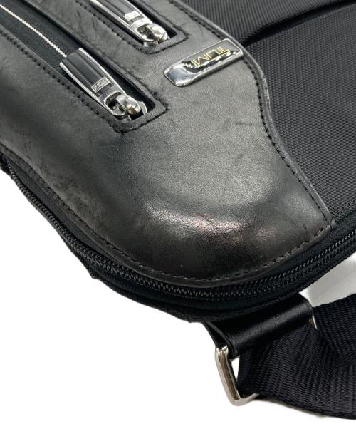 TUMI（トゥミ）TUMI (トゥミ) ARRIVE McCarren Zip Top Crossbody アリーヴェ マッカラン ジップ トップ クロスボディ バッグ ブラックの古着・服飾アイテム