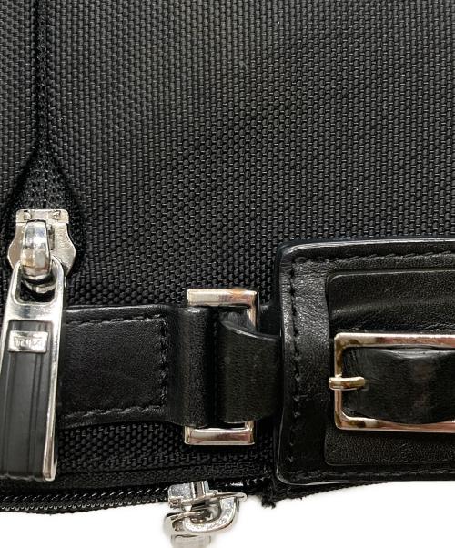 TUMI（トゥミ）TUMI (トゥミ) ARRIVE McCarren Zip Top Crossbody アリーヴェ マッカラン ジップ トップ クロスボディ バッグ ブラックの古着・服飾アイテム