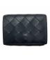 BOTTEGA VENETA（ボッテガベネタ）の古着「イントレチャート バイカラー 3つ折り財布」｜ブラック×ブルー