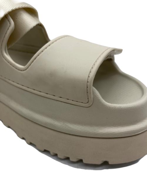 UGG（アグ）UGG (アグ) GoldenGlow ゴールデングロウ サンダル ベージュ サイズ:24の古着・服飾アイテム