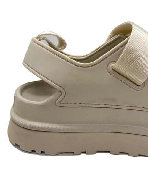 UGG（アグ）UGG (アグ) GoldenGlow ゴールデングロウ サンダル ベージュ サイズ:24の古着・服飾アイテム
