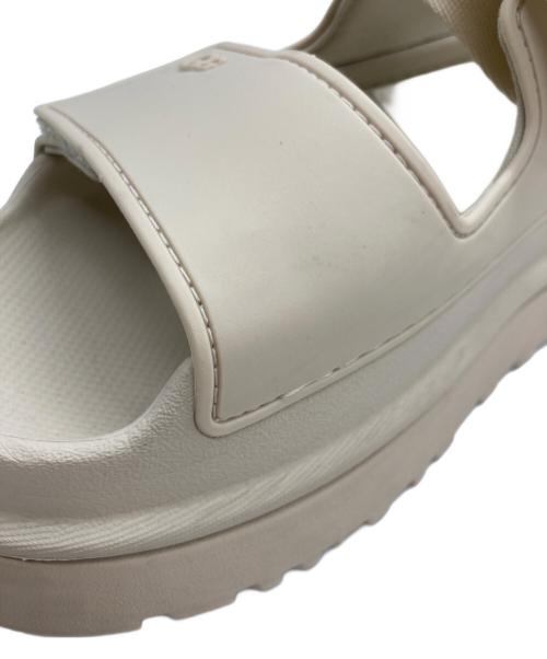 UGG（アグ）UGG (アグ) GoldenGlow ゴールデングロウ サンダル ベージュ サイズ:24の古着・服飾アイテム