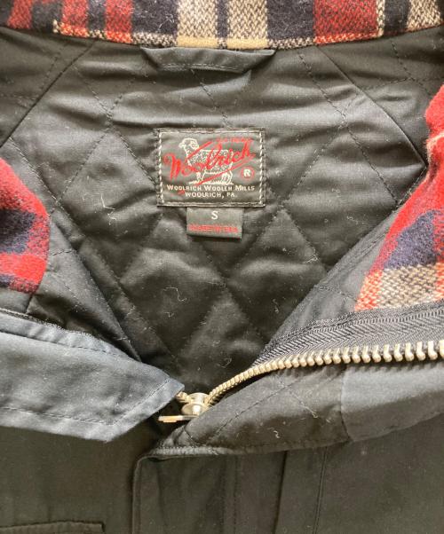 WOOLRICH WOOLEN MILLS（ウールリッチウーレンミルズ）WOOLRICH WOOLEN MILLS (ウールリッチウーレンミルズ) NEPENTHES (ネペンテス) 別注オイルドマウンテンジャケット ブラック サイズ:SIZE Sの古着・服飾アイテム