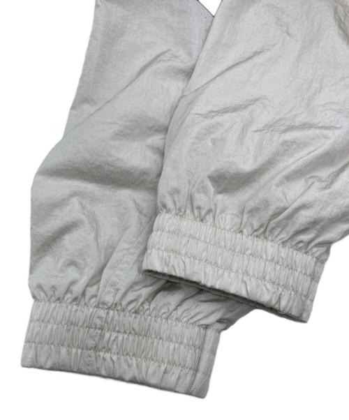 NIKE SB（ナイキエスビー）NIKE SB (ナイキエスビー) ナイロンジャケット ホワイト×ブラック サイズ:L 未使用品の古着・服飾アイテム