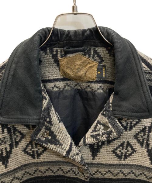 WOOLRICH（ウールリッチ）WOOLRICH (ウールリッチ) 襟レザーネイティブ柄ジャケット グレー サイズ:SIZE Mの古着・服飾アイテム