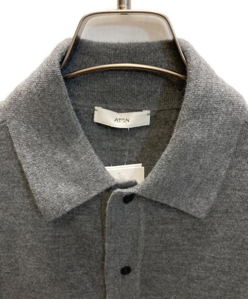 ATON（エイトン）ATON (エイトン) FRAMeWORK (フレームワーク) MERINO COLLEGE KNIT SHIRT グレー サイズ:SIZE Free 未使用品の古着・服飾アイテム