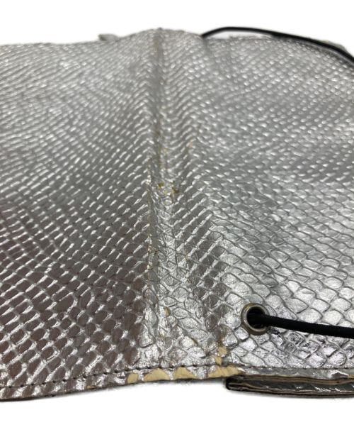 MM6 Maison Margiela（エムエムシックスメゾンマルジェラ）MM6 Maison Margiela (エムエムシックス メゾンマルジェラ) パイソン柄長財布 グレーの古着・服飾アイテム