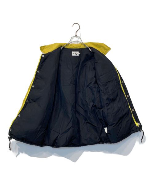 ck Calvin Klein（シーケーカルバンクライン）ck Calvin Klein (シーケーカルバンクライン) ロゴパッチダウンジャケット　CJ 86064 イエロー サイズ:Mの古着・服飾アイテム
