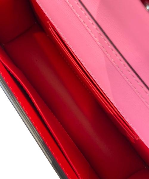 Christian Louboutin（クリスチャン・ルブタン）Christian Louboutin (クリスチャン・ルブタン) Elisa Baguette Bag Patent Small / エリサ バケットバッグ パテント スモール ピンクの古着・服飾アイテム