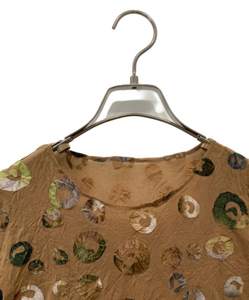 ISSEY MIYAKE（イッセイミヤケ）ISSEY MIYAKE (イッセイミヤケ) ワッシャー加工ベロア総柄カットソー ブラウン サイズ:2の古着・服飾アイテム